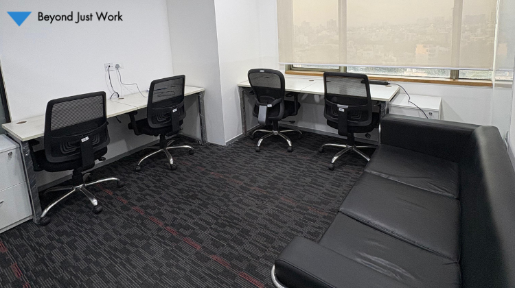 Your work deserves a premium space! Elevate your productivity in a dynamic coworking hub at Unitech Cyber Park. Let’s build success together!